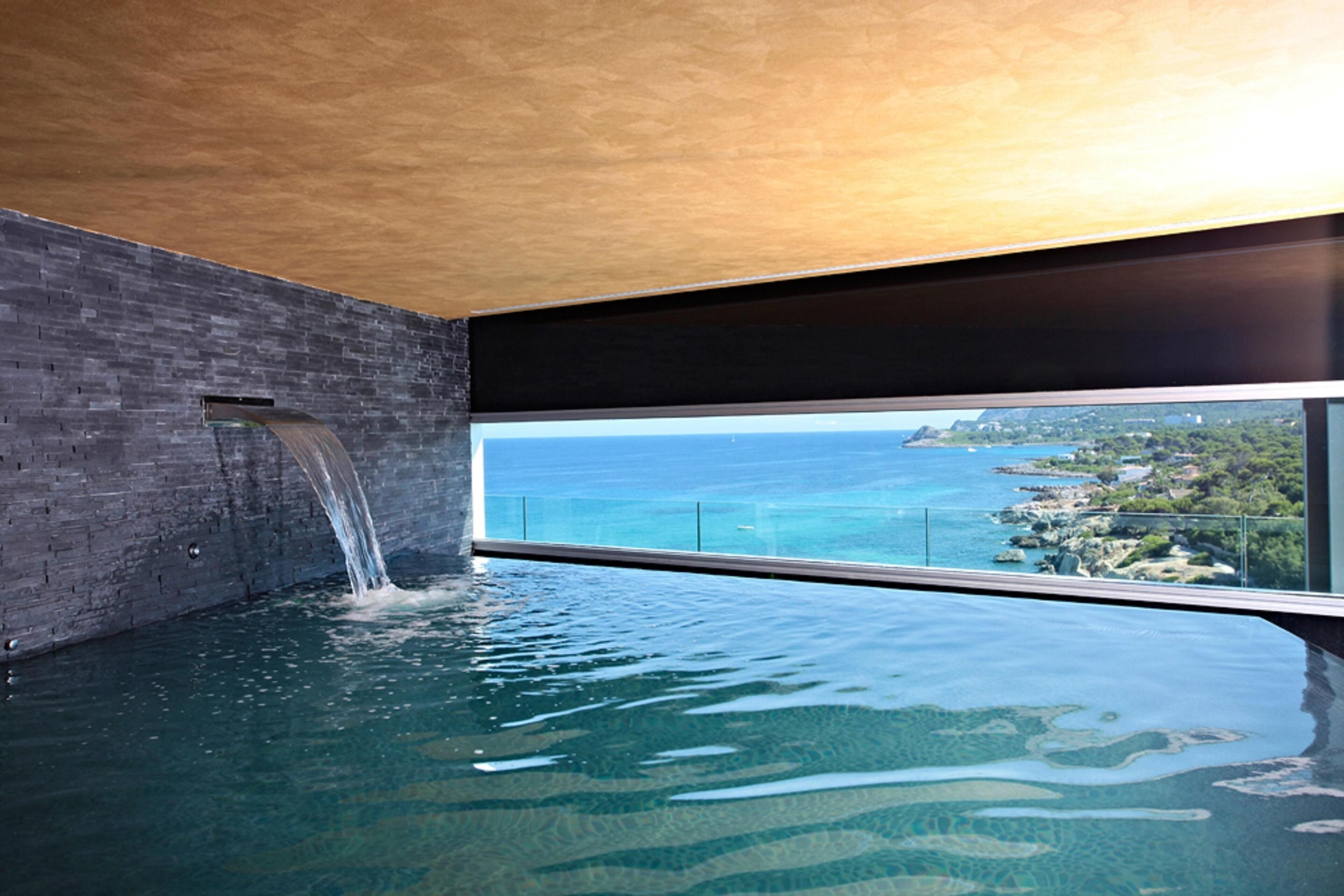 Piscine couverte, piscine extérieure