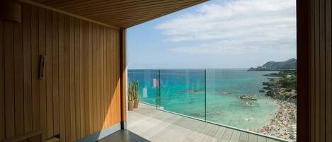 Sauna, hot tub, steam room, body treatments, hydrotherapy, aromatherapy