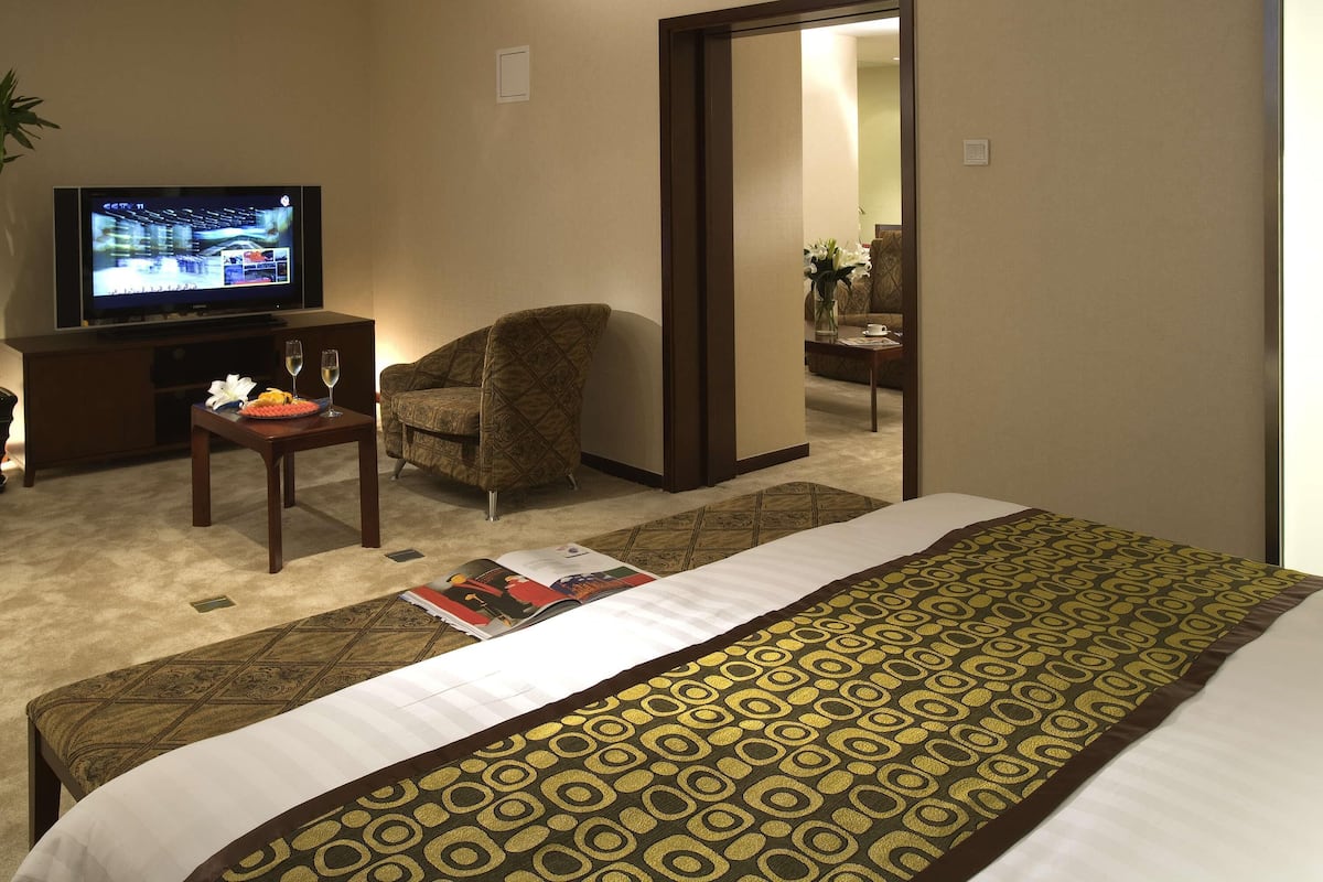 스위트, 킹사이즈침대 1개 | 무료 미니바 품목, 객실 내 금고, 책상, 암막 커튼