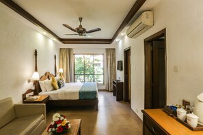 Minibar, in-room safe, desk, free WiFi