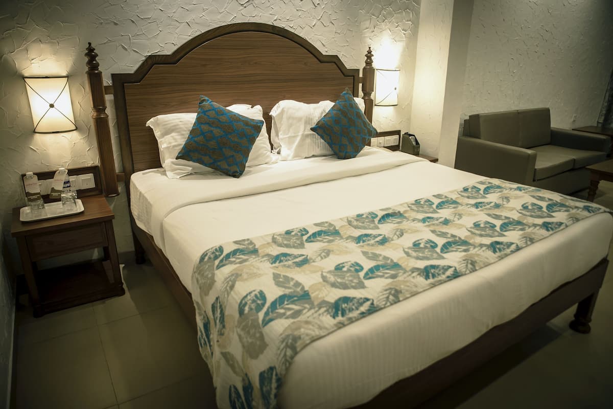 Deluxe Double or Twin Room | 1 bedroom, minibar, in-room safe, desk
