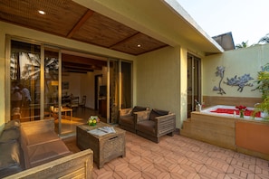 Bellus Suite with Private Jacuzzi and Pool view | Minibar, in-room safe, desk, free WiFi