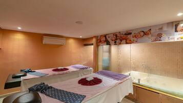 1 treatment room, massages