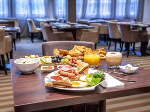 Desayuno buffet todos los días (con cargo)