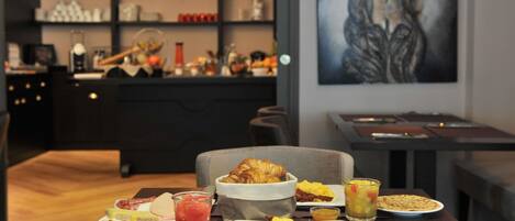 Buffet déjeuner servi tous les jours en supplément