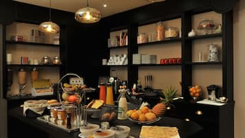 Petit déjeuner buffet servi tous les jours en supplément