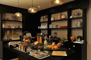 Desayuno buffet todos los días (con cargo)