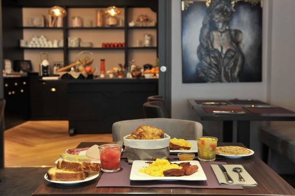 Daily buffet breakfast for a fee