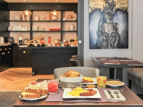 Miscellaneous. Mercure Paris Saint Cloud Hippodrome