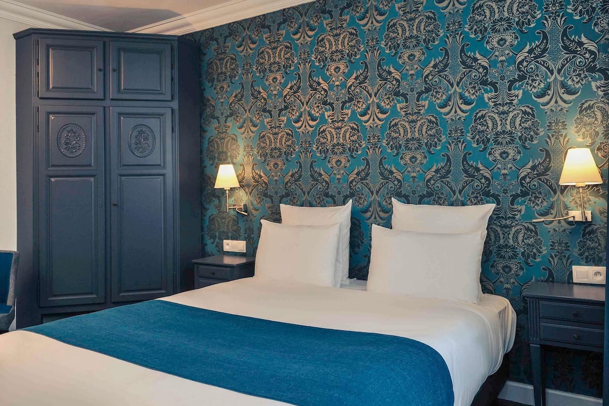 Classic Room, 1 Double Bed | Premium bedding, in-room safe, desk, soundproofing