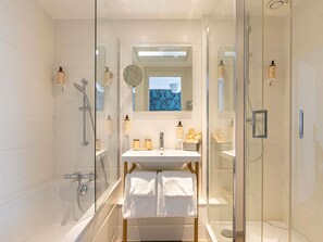 Eco-friendly toiletries, hair dryer, towels - Mercure Paris Saint Cloud Hippodrome (Saint-Cloud)