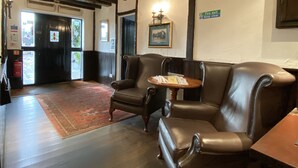 Unclassified image, 2 of 17, button - The Mary Arden Inn (Stratford-upon-Avon)