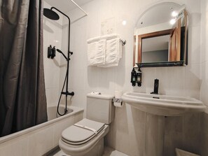 Bathroom - Hotel B-Nor (Santiago de Compostela)