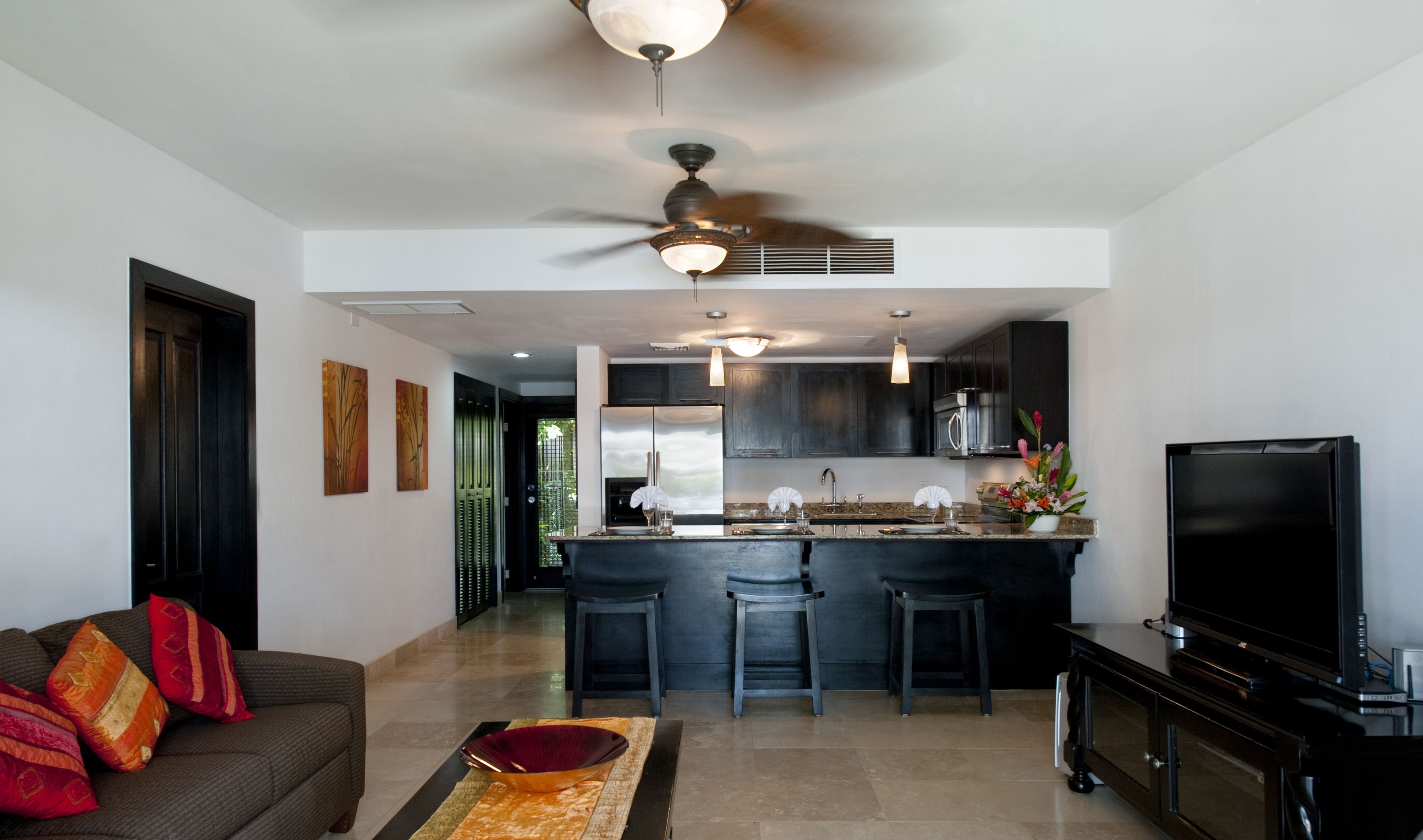 flat-screen tv, dvd player, ipod dock