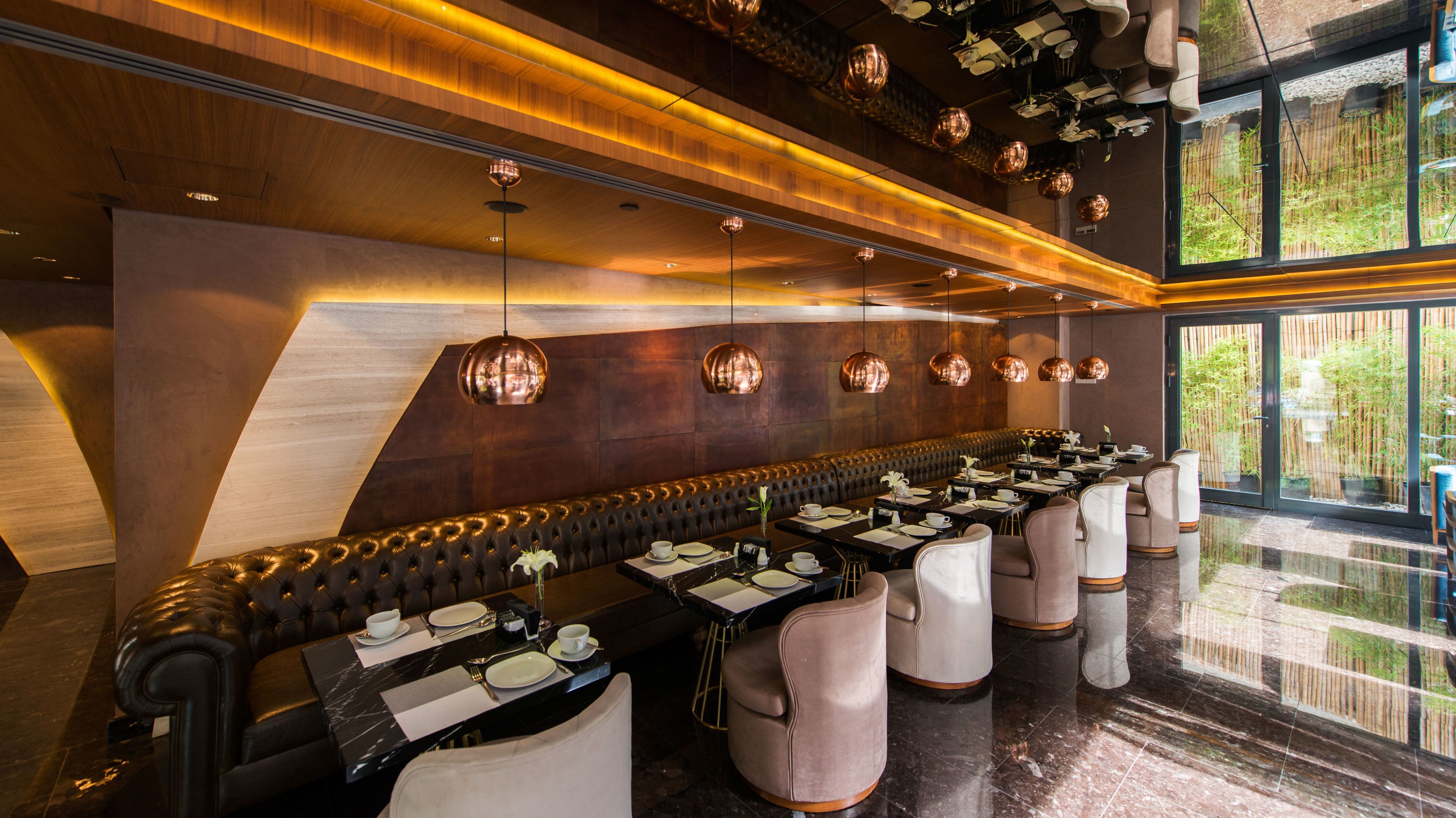 Tägliches kontinentales Frühstück (25 EUR pro Person)