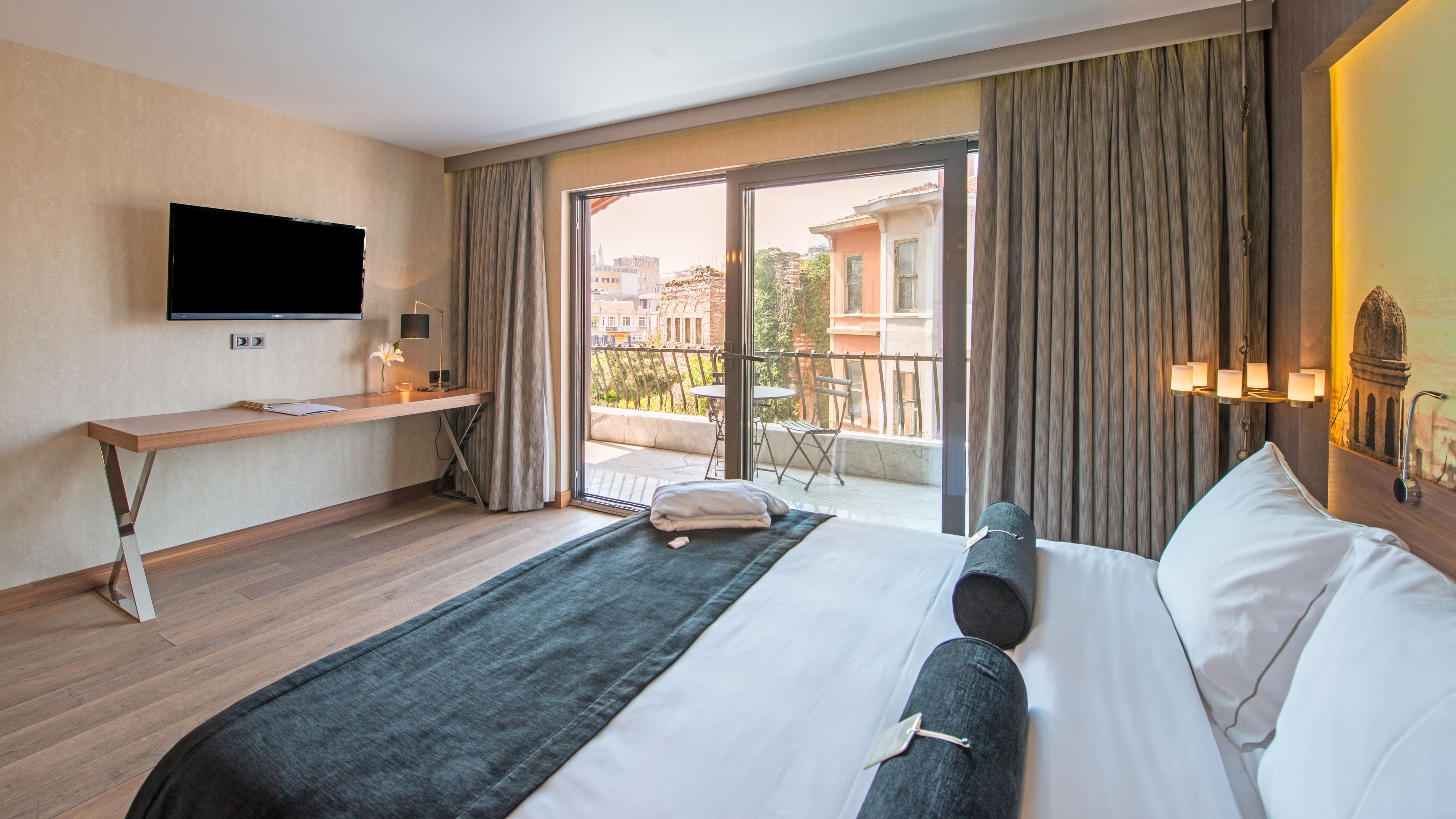 hypo-allergenic bedding, minibar, in-room safe, desk