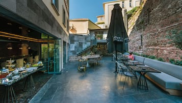 Der serveres morgenmad, frokost og aftensmad