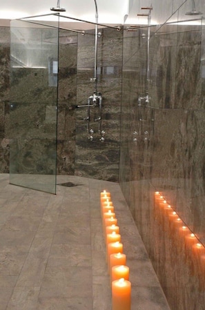 Sauna, tina de hidromasaje, baño de vapor y aguas termales