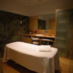 Sauna, hot tub, steam room, hot springs/mineral springs