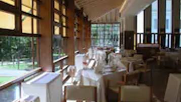 Dagelijks ontbijtbuffet (EUR 14 per persoon)