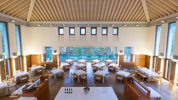 2 間餐廳,供應早餐、午餐和晚餐,義大利料理