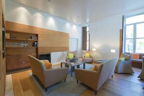 Flat-screen TV - Gran Hotel - Balneario de Panticosa (Panticosa)