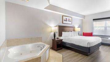 Literie de qualité, bureau, rideaux d’obscurcissement