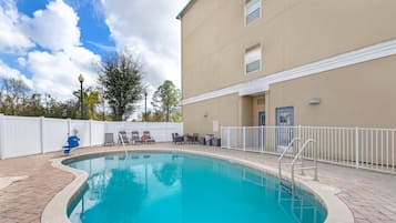 Outdoor pool, pool loungers