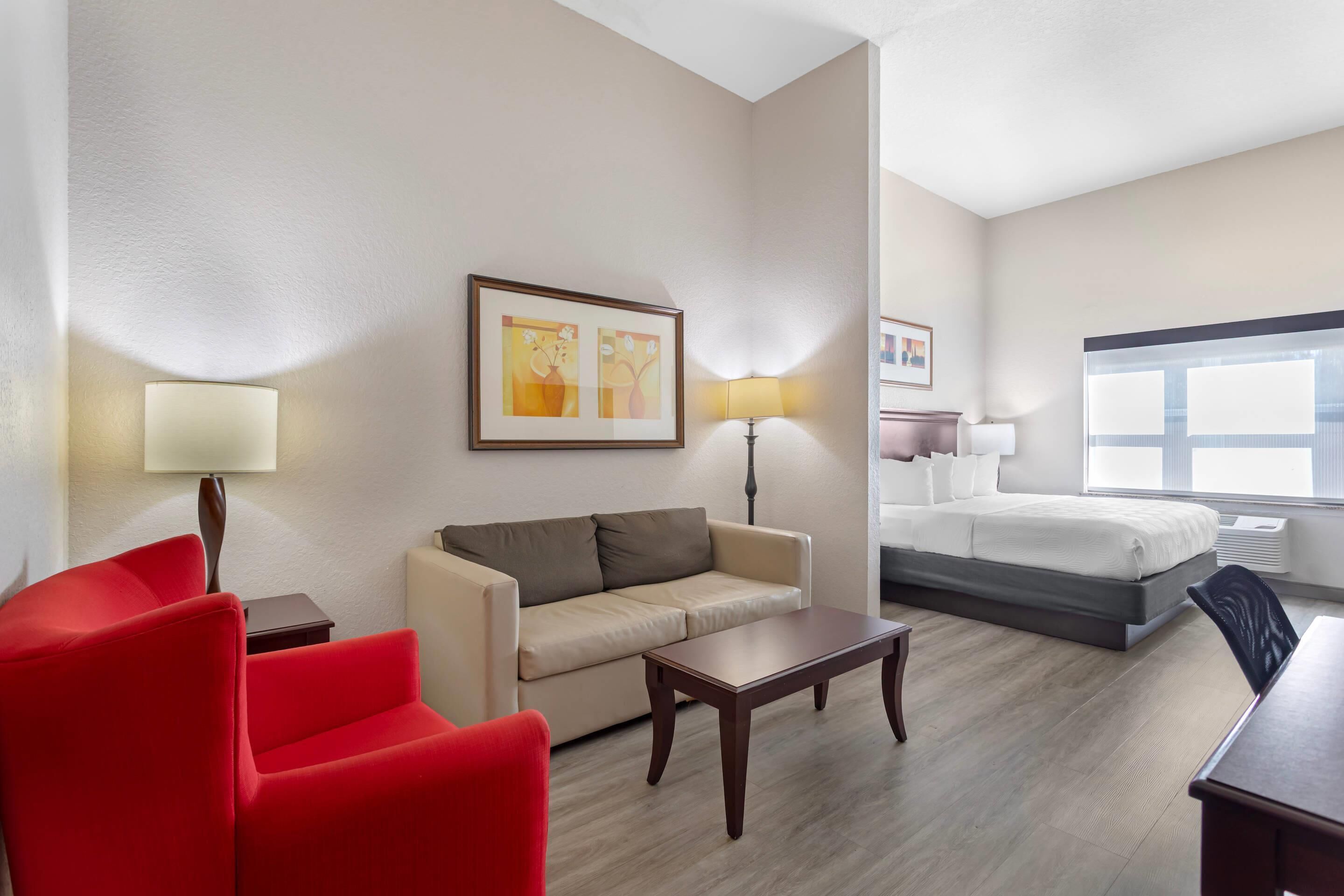 Luxe beddengoed, een bureau, verduisterende gordijnen