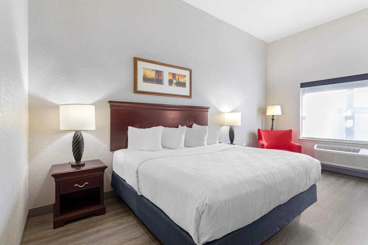 أغطية فراش متميزة ومكتب وستائر تعتيم ومكواة/لوح كي