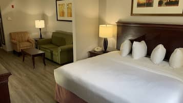 Studio suite, 1 kingsize bed met slaapbank, niet-roken | Luxe beddengoed, een bureau, verduisterende gordijnen