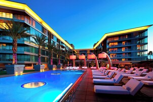 Kolam renang terbuka, kabana (surcaj), payung kolam 