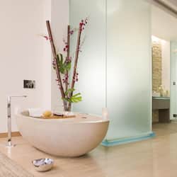 Deep-soaking bathtub