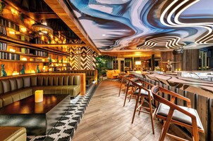 3 bar/ruang istirahat, bar atas bumbung, bar koktel, bar atas bumbung 