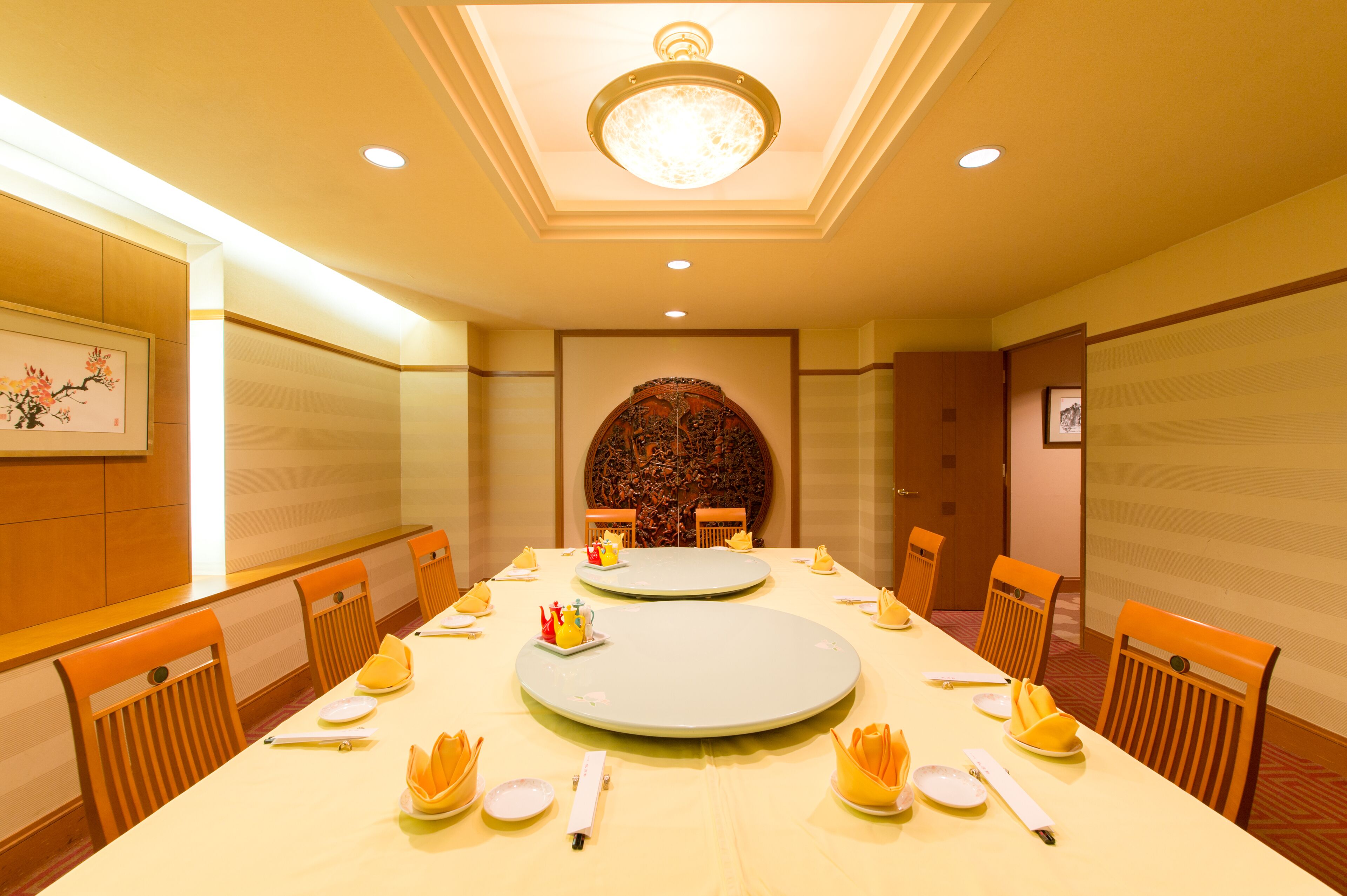 3 restaurants, breakfast, lunch, dinner served; italian cuisine