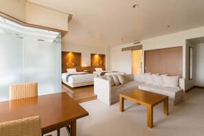 Escritorio, cortinas blackout y wifi gratis 