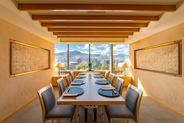 3 restaurants, breakfast, lunch, dinner served; Italian cuisine - Sapporo Park Hotel (Sapporo)