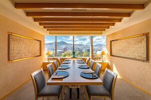 3 restaurants, breakfast, lunch, dinner served; Italian cuisine