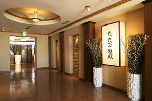 3 restaurants; breakfast, lunch and dinner served  - Sapporo Park Hotel (Sapporo)
