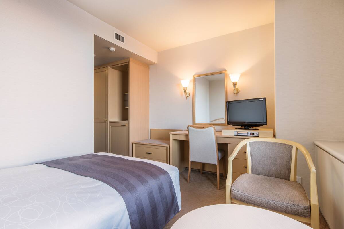 Desk, blackout curtains, free WiFi