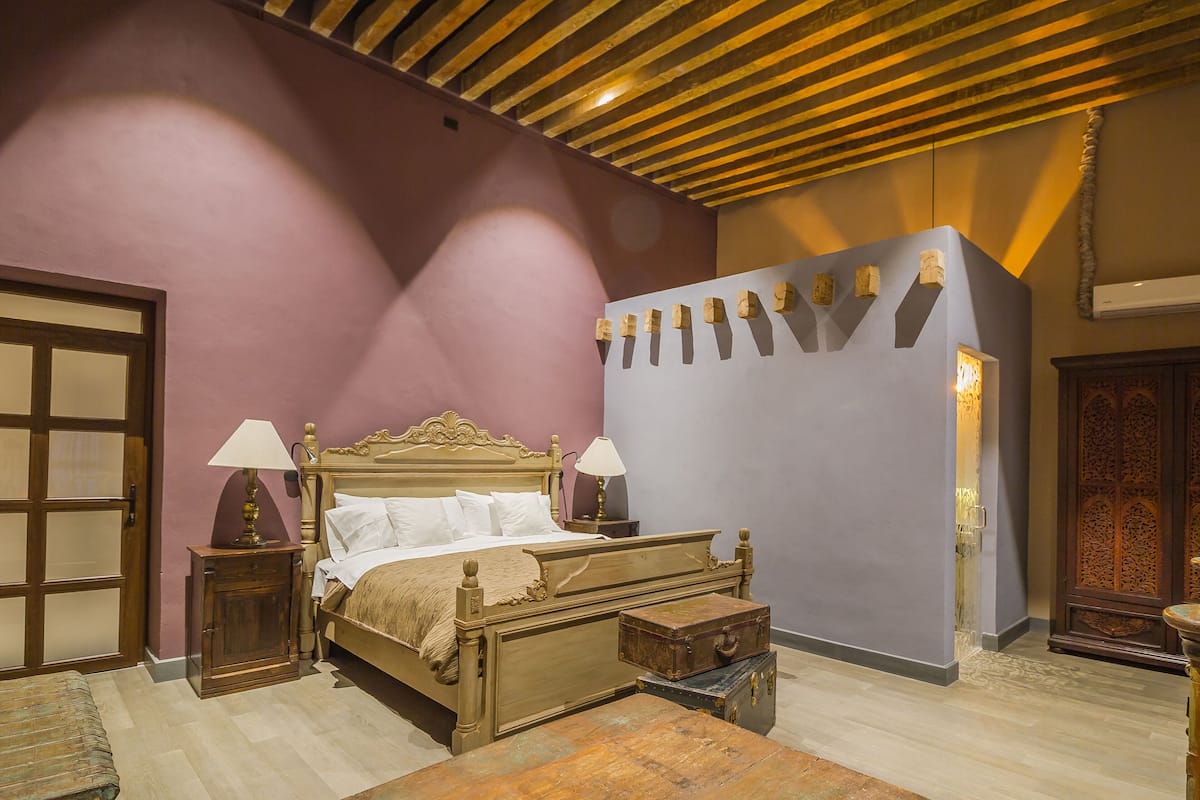 Master-Suite | Hochwertige Bettwaren, Zimmersafe, individuell dekoriert