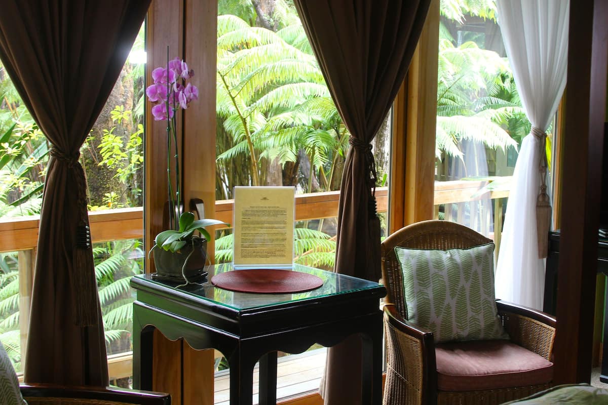 Hochwertige Bettwaren, Pillowtop-Betten, Verdunkelungsvorhänge