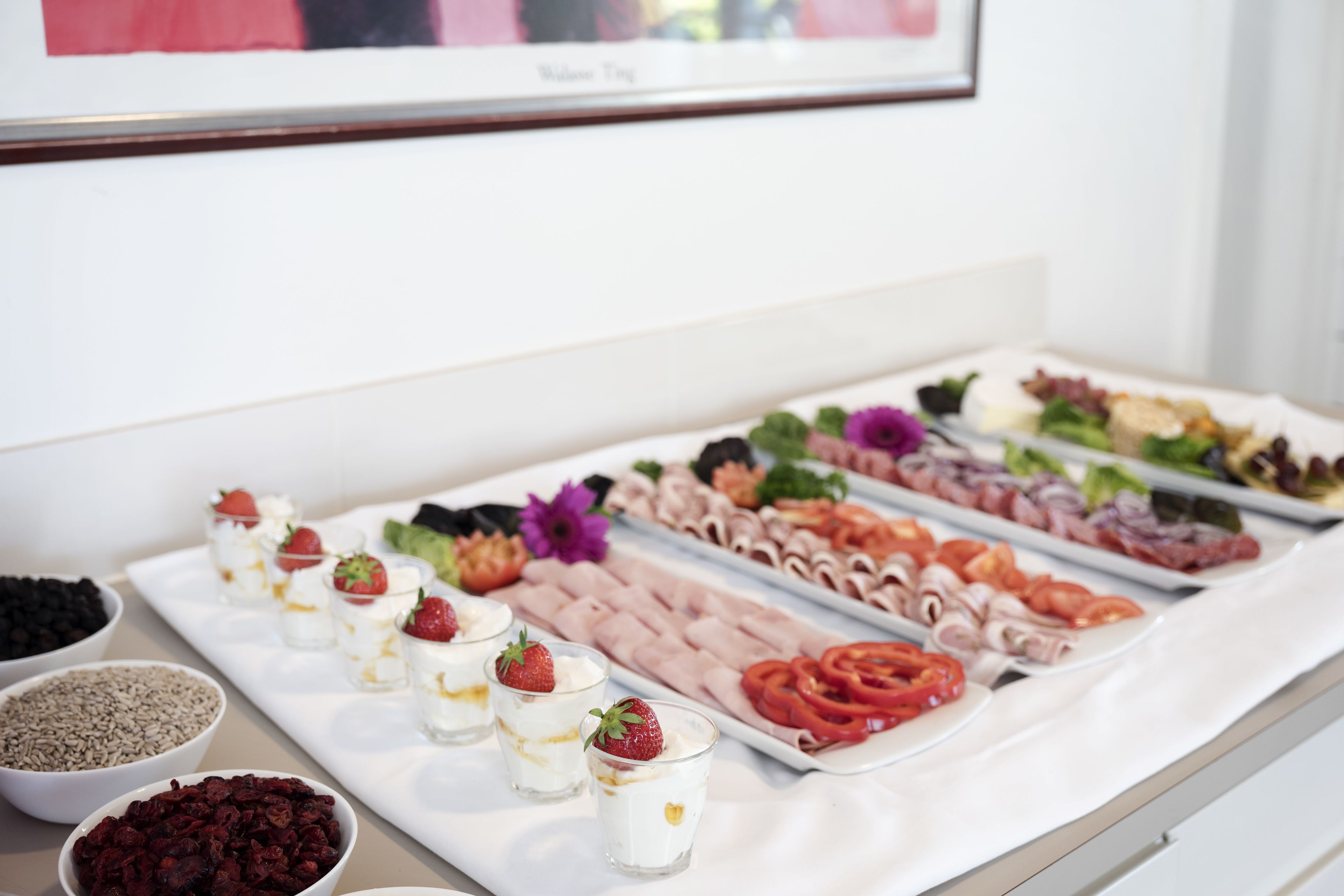 free buffet breakfast