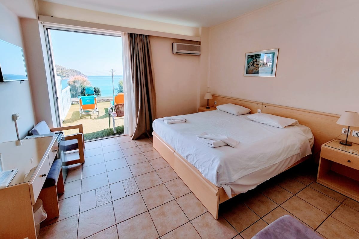 Classic Double or Twin Room, Sea View (with Private Garden) | 1 bedroom, Egyptian cotton sheets, premium bedding, in-room safe