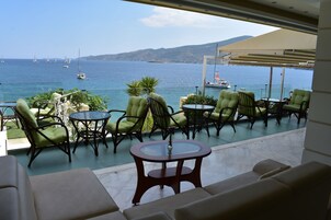 Área de estar no saguão