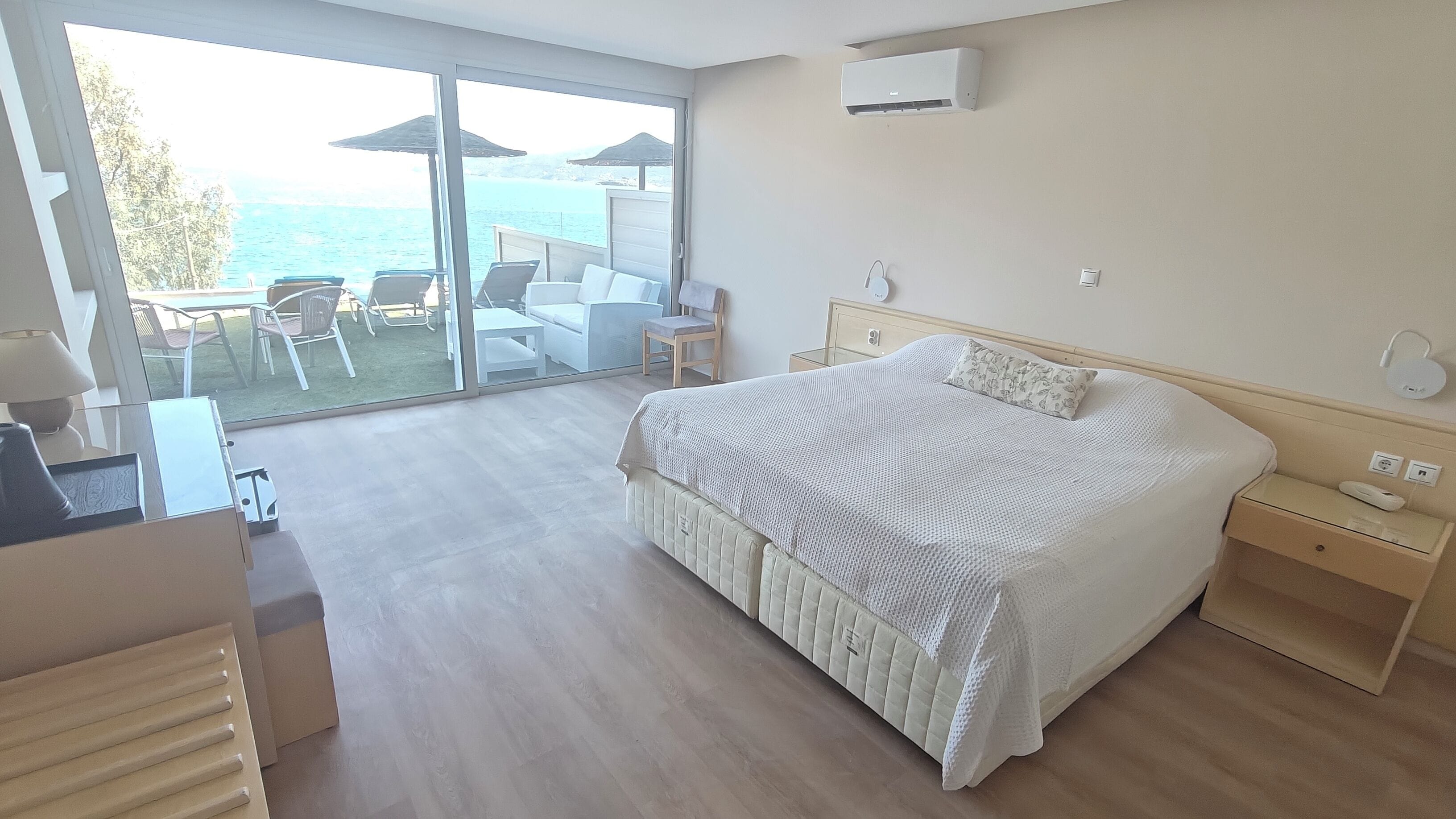 Habitación clásica con 1 cama matrimonial o 2 individuales, vista al mar (with Private Garden) | Sábanas de algodón egipcio y ropa de cama de alta calidad 