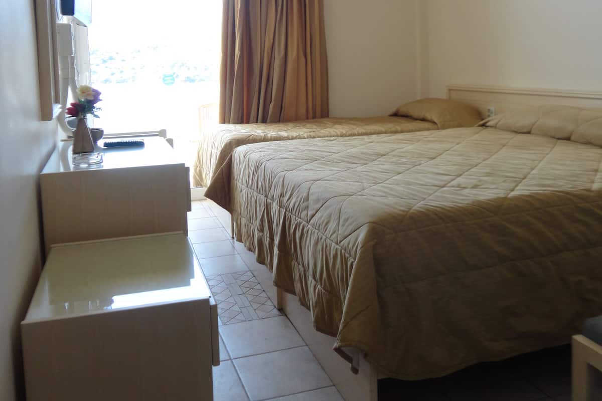 Family Room, Connecting Rooms | 1 bedroom, Egyptian cotton sheets, premium bedding, in-room safe
