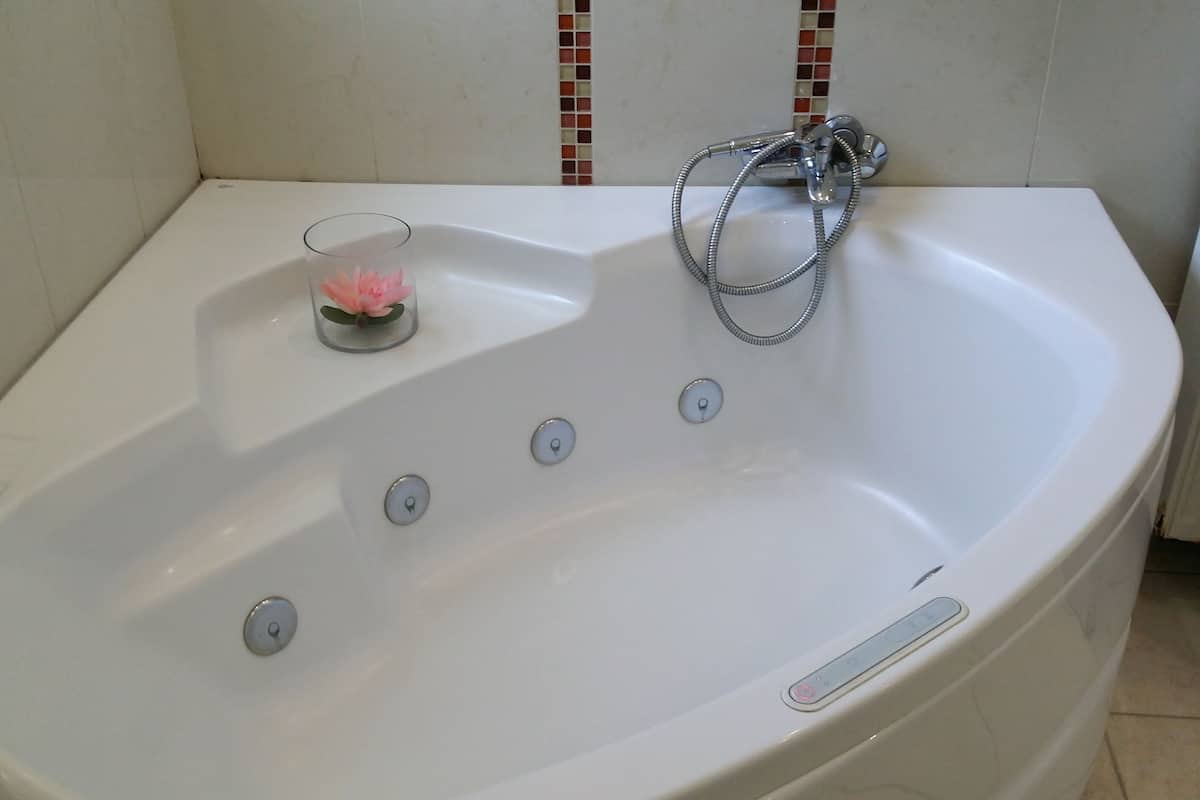 executive double or twin room, sea view | bathroom amenities | free toiletries, hair dryer, towels
