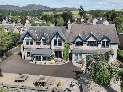 Rosemount Hotel