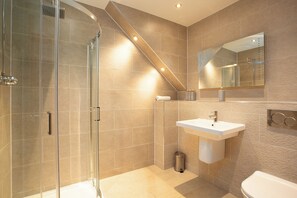Premium Double Room | Bathroom | Designer toiletries, hair dryer, towels - Rosemount Hotel (Pitlochry)